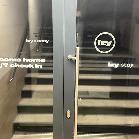 Izy Stay Hostel Bratislava Extérieur photo