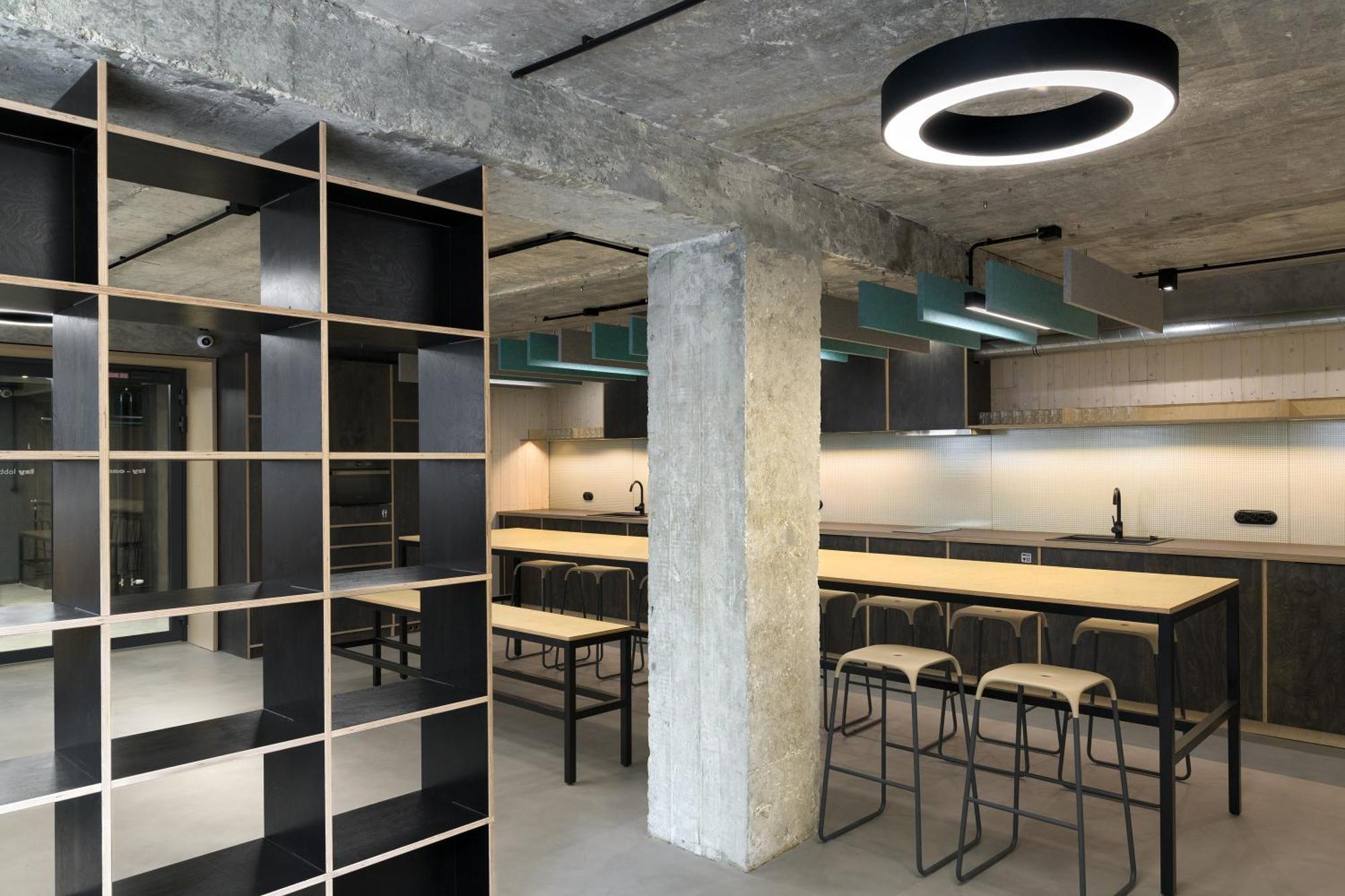 Izy Stay Hostel Bratislava Extérieur photo