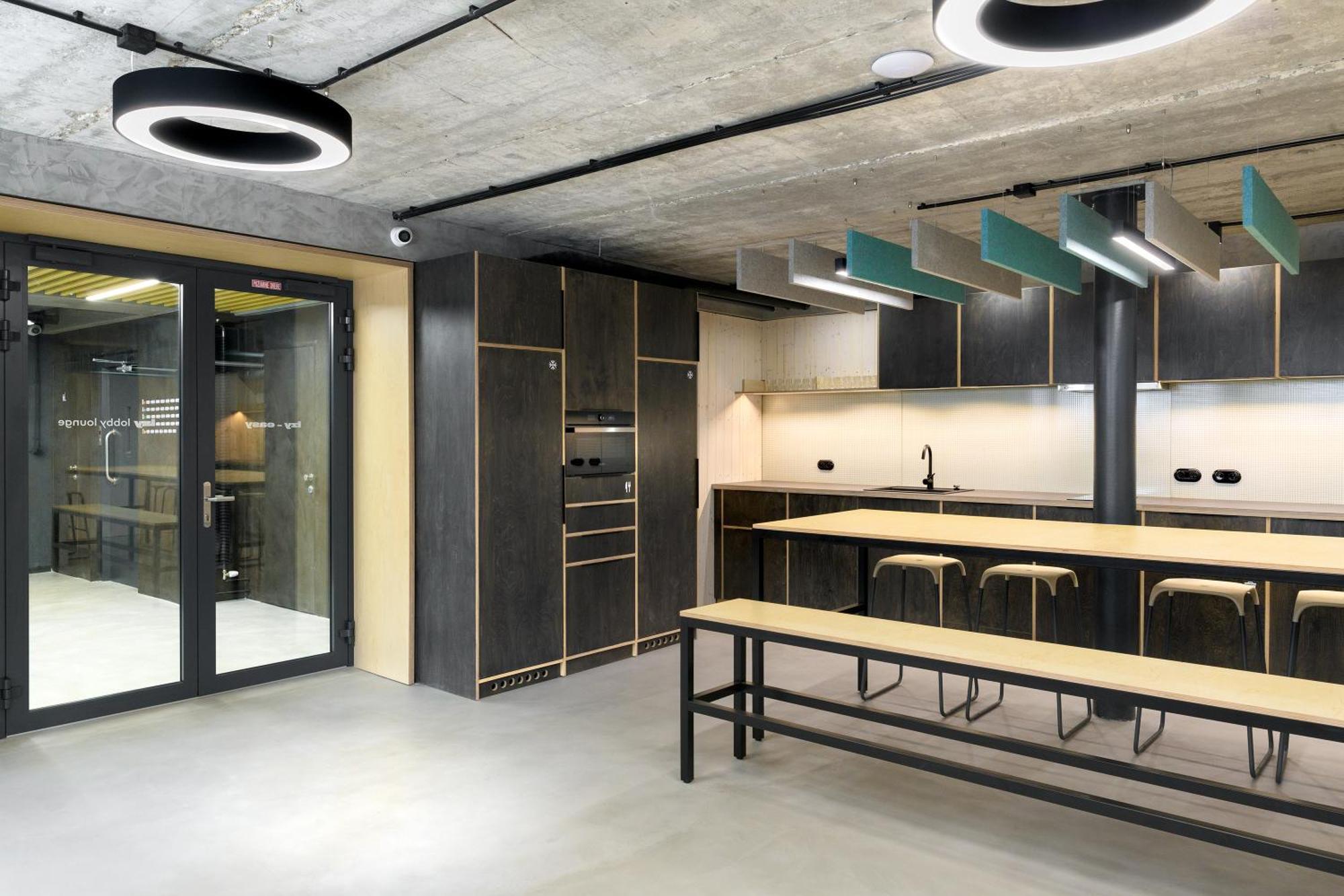 Izy Stay Hostel Bratislava Extérieur photo