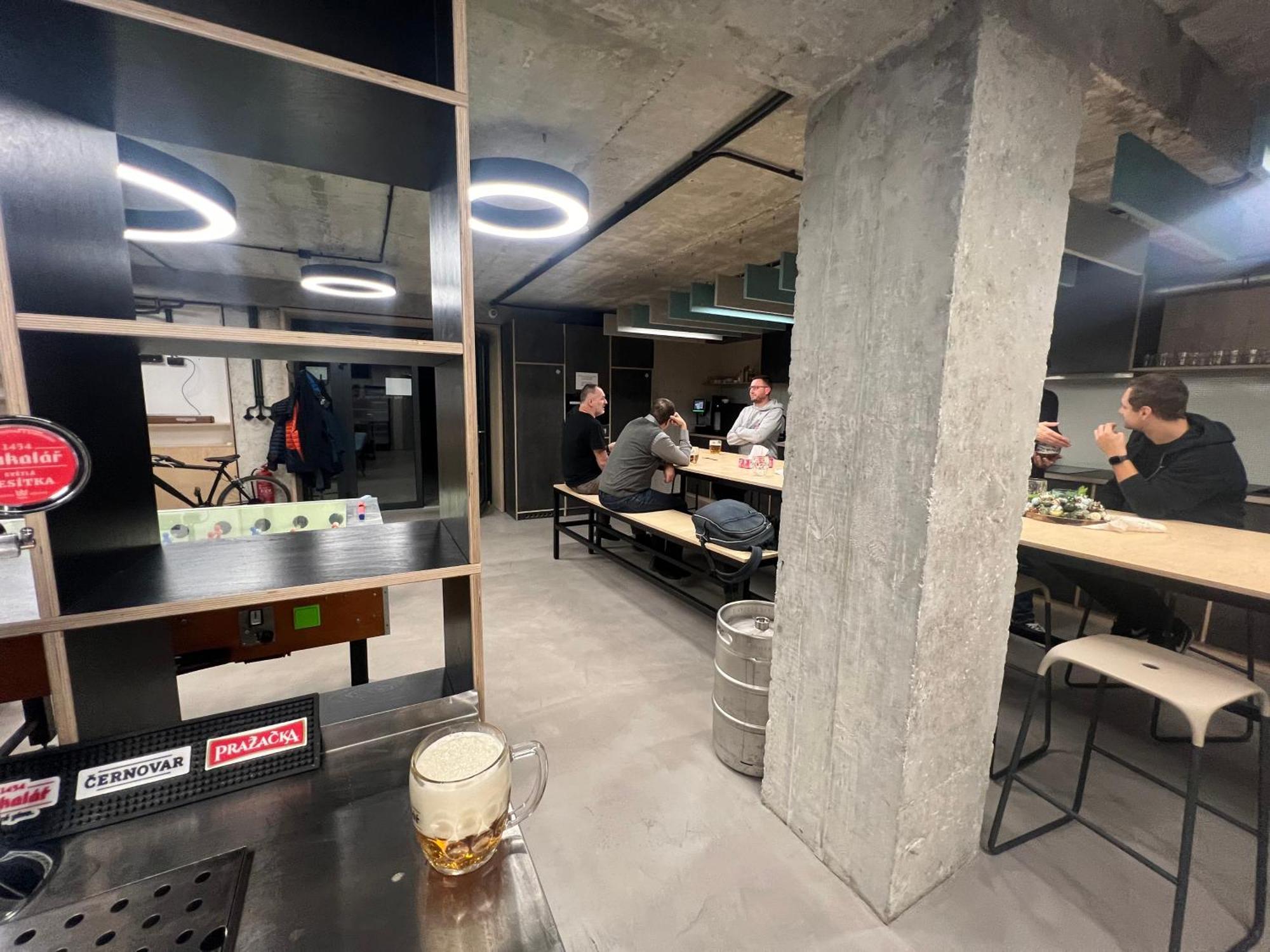 Izy Stay Hostel Bratislava Extérieur photo