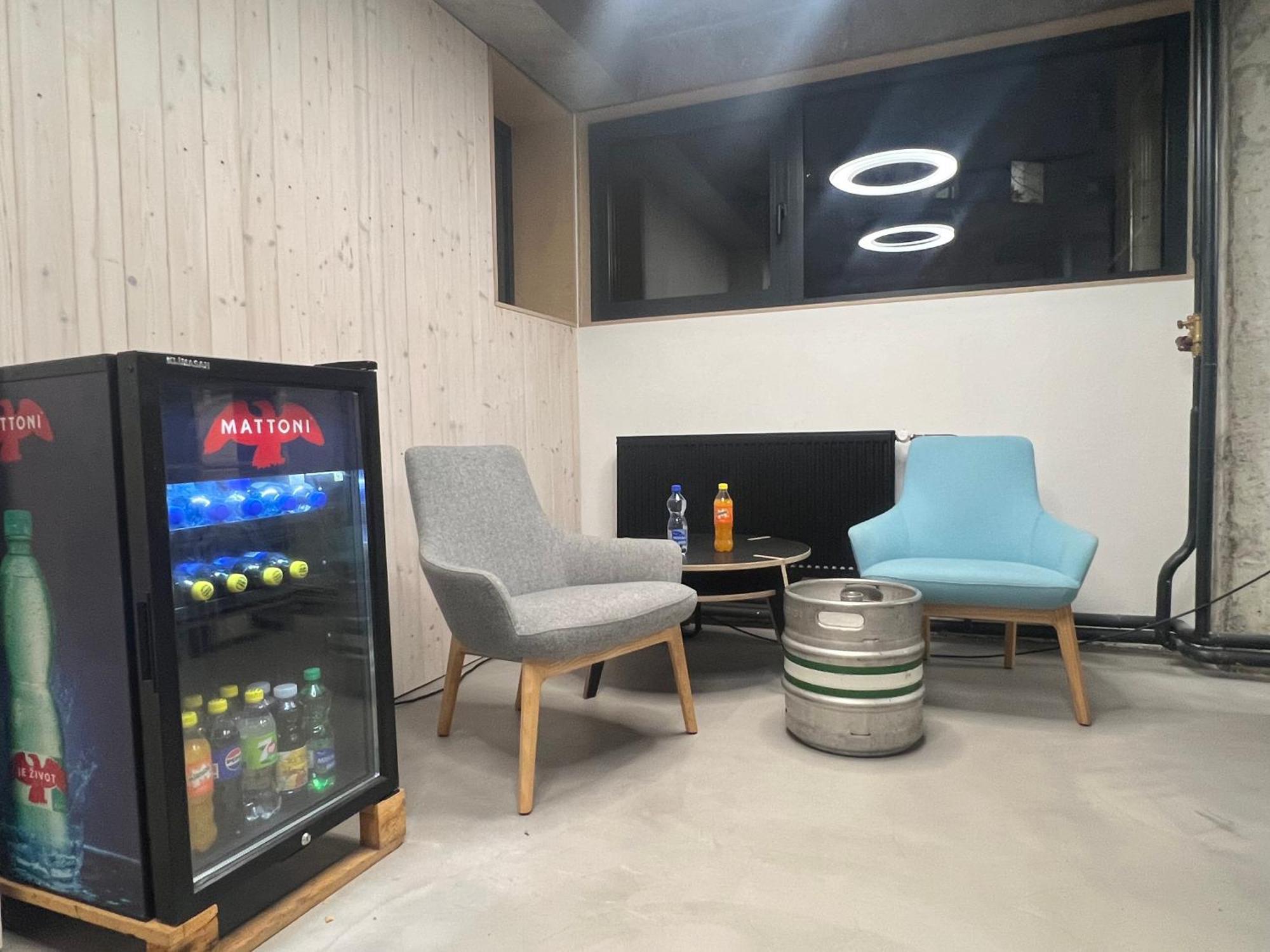 Izy Stay Hostel Bratislava Extérieur photo