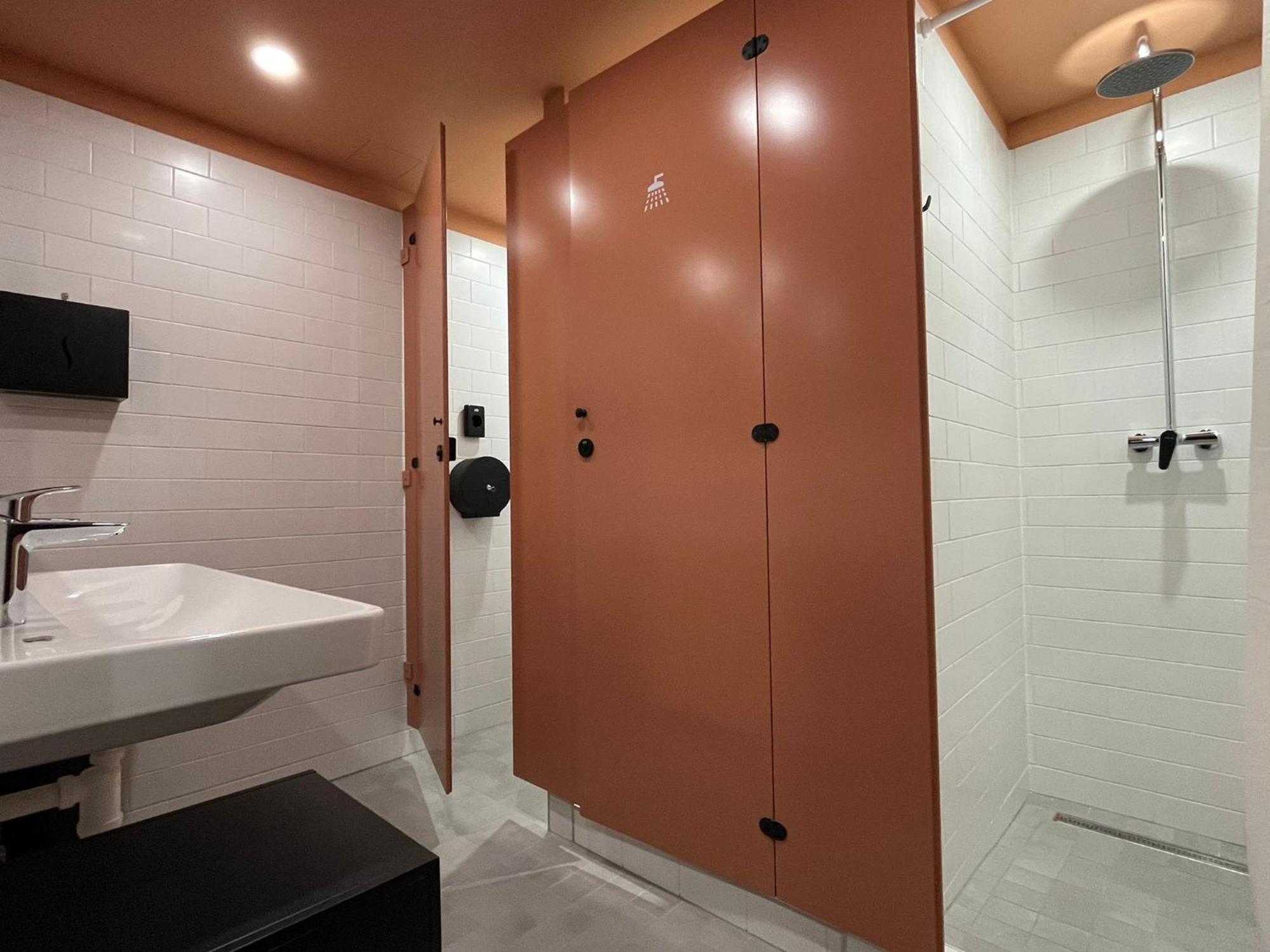 Izy Stay Hostel Bratislava Extérieur photo