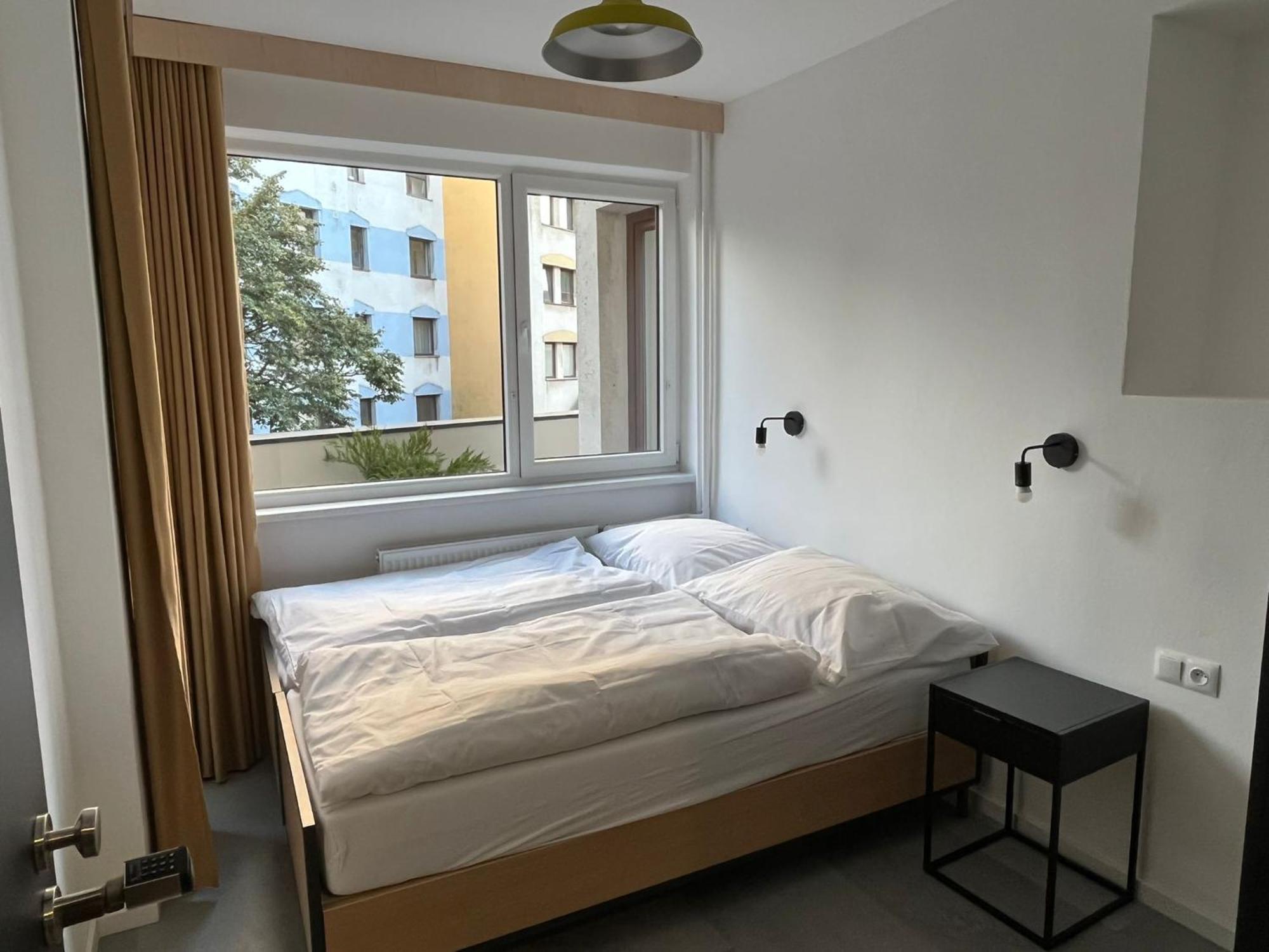 Izy Stay Hostel Bratislava Extérieur photo