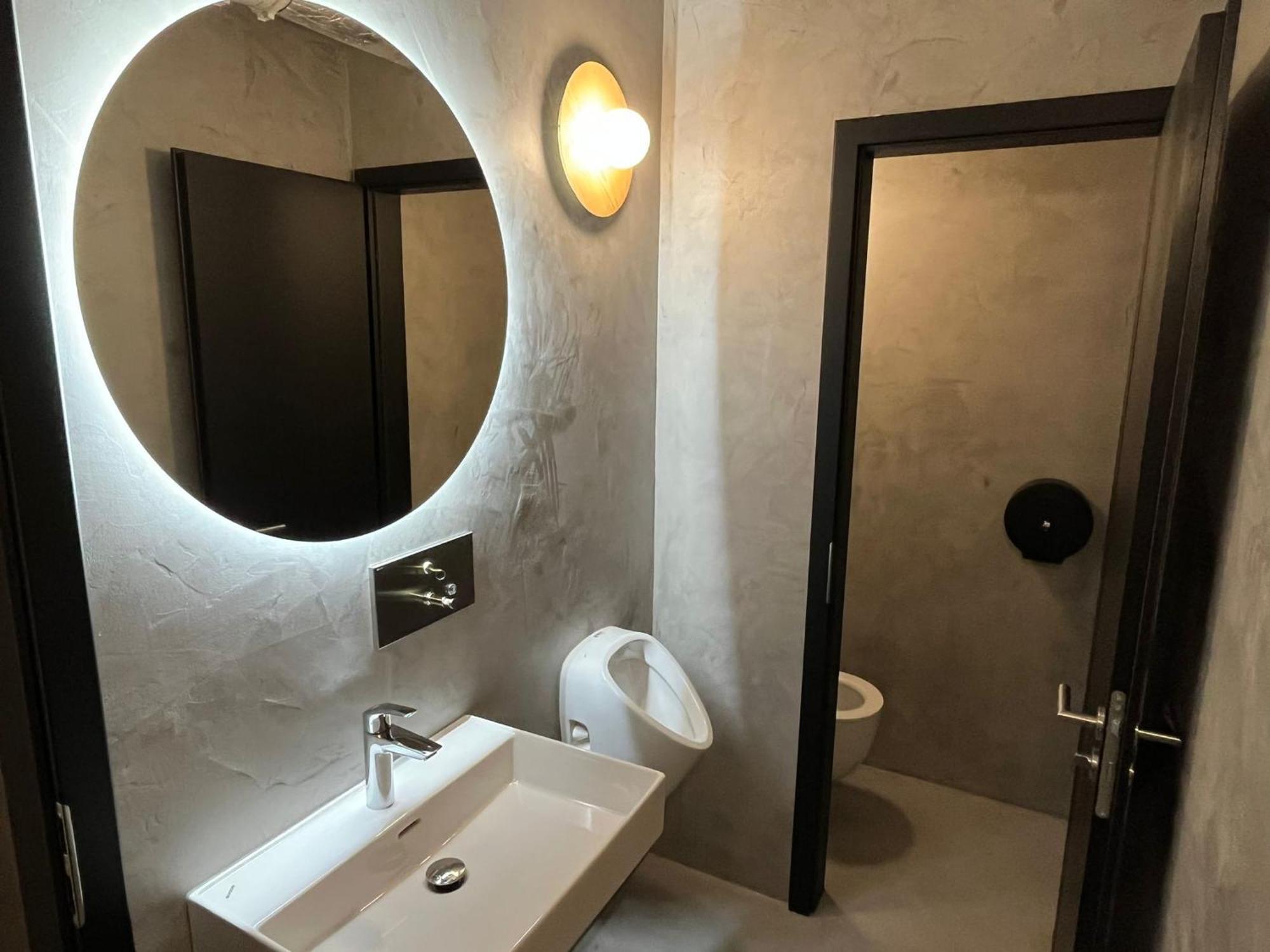 Izy Stay Hostel Bratislava Extérieur photo