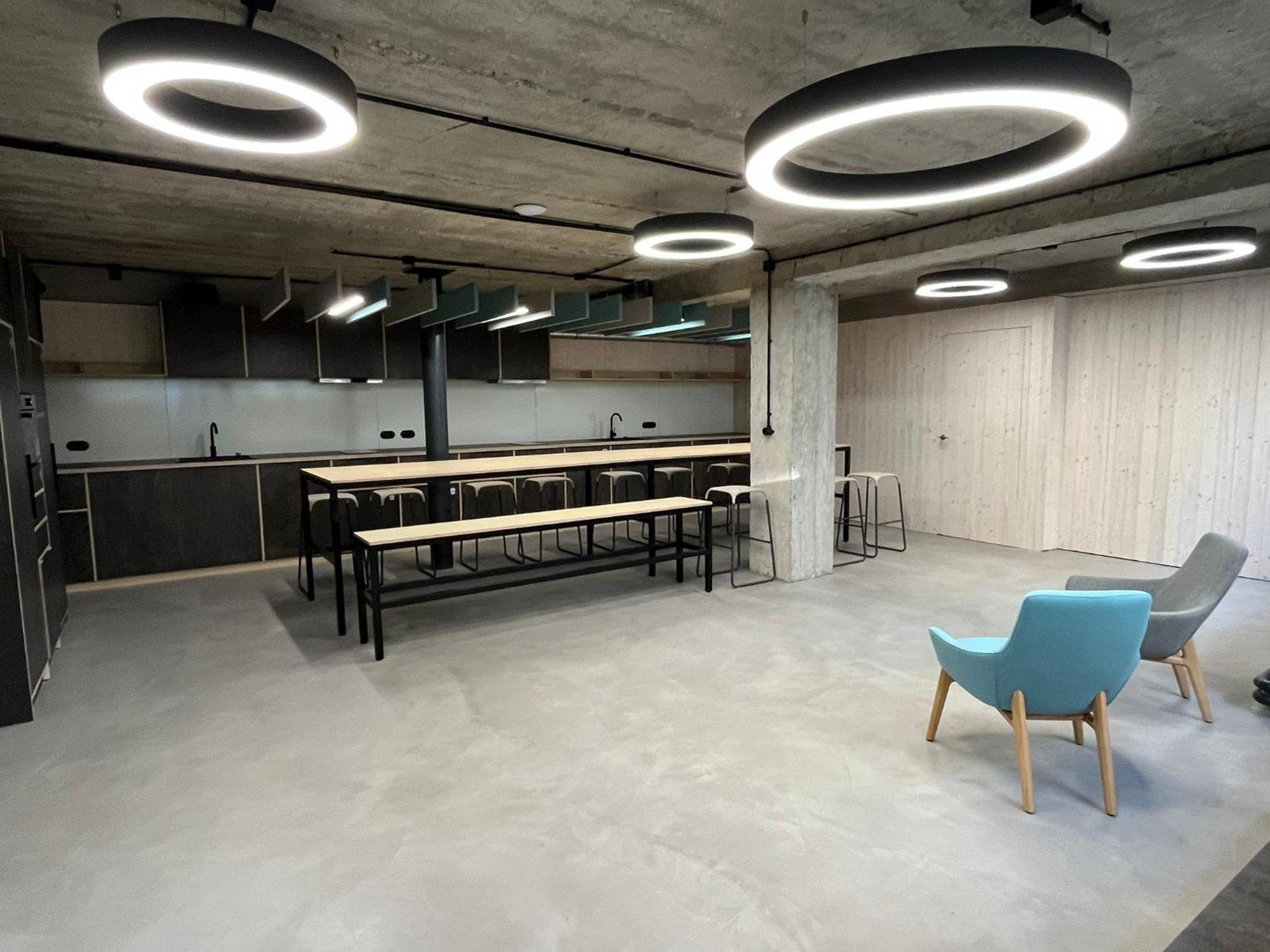 Izy Stay Hostel Bratislava Extérieur photo