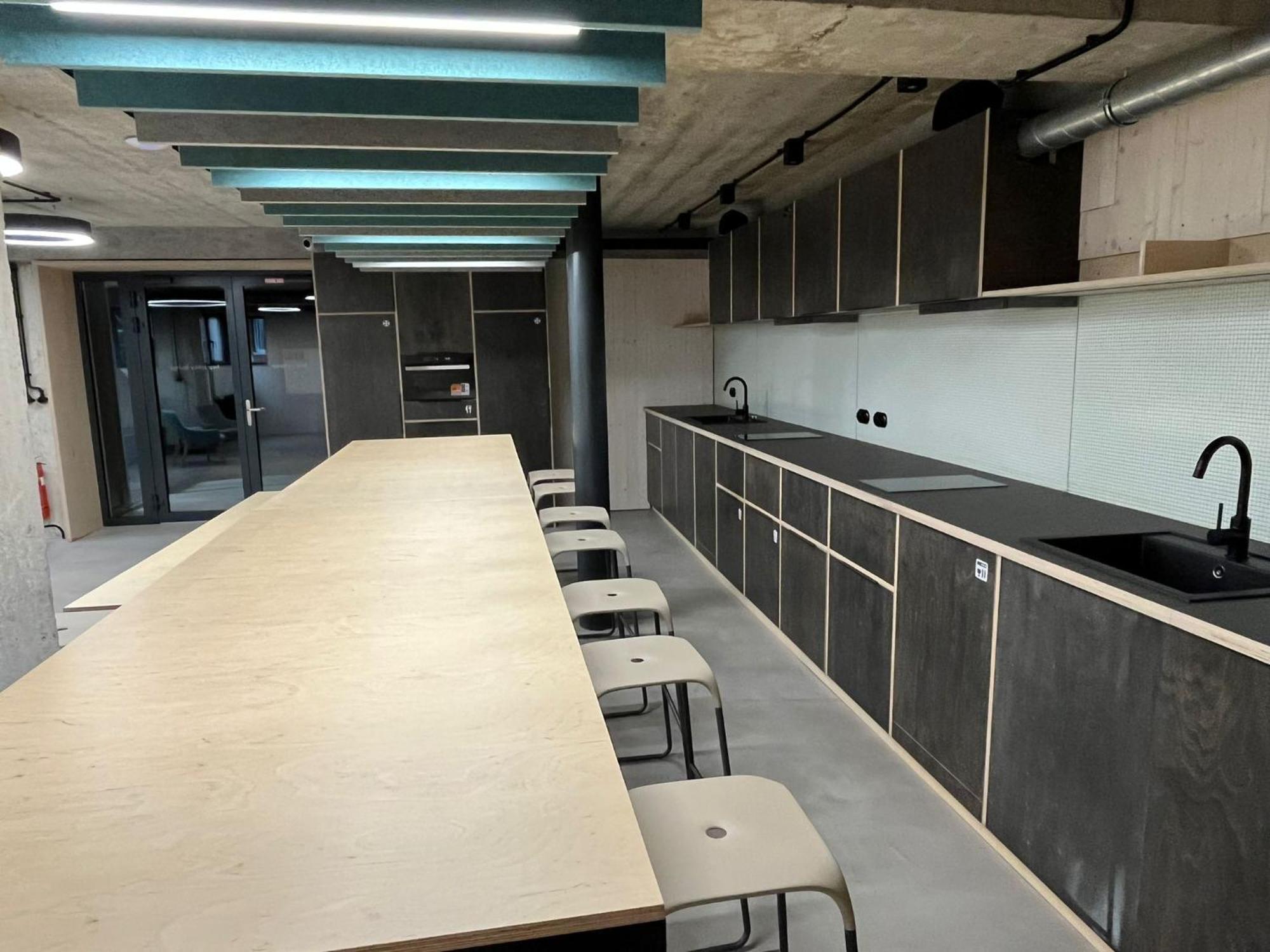 Izy Stay Hostel Bratislava Extérieur photo