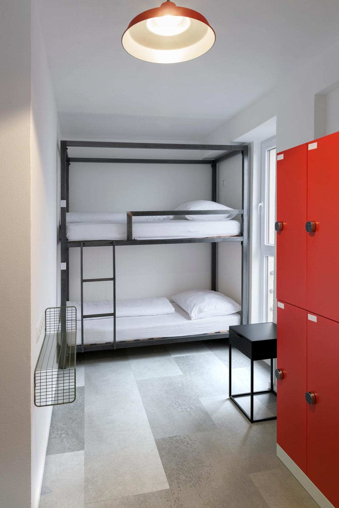 Izy Stay Hostel Bratislava Extérieur photo