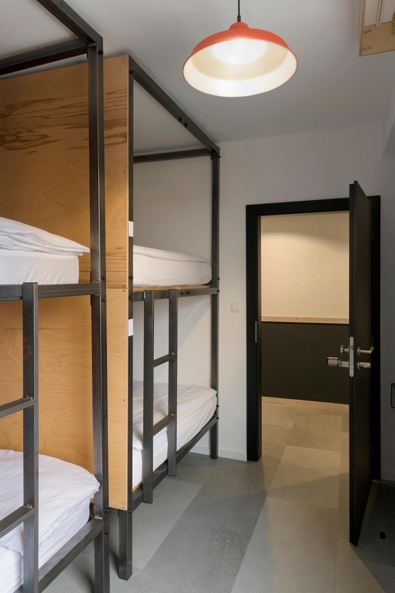 Izy Stay Hostel Bratislava Extérieur photo