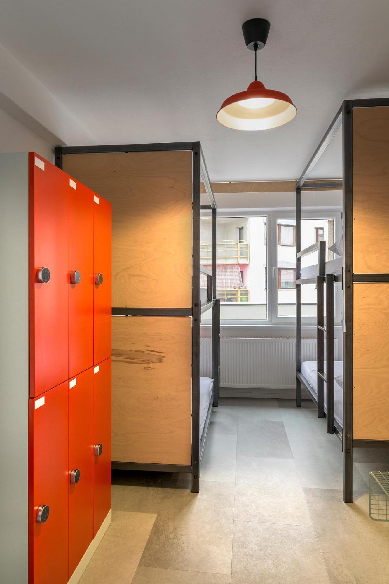 Izy Stay Hostel Bratislava Extérieur photo
