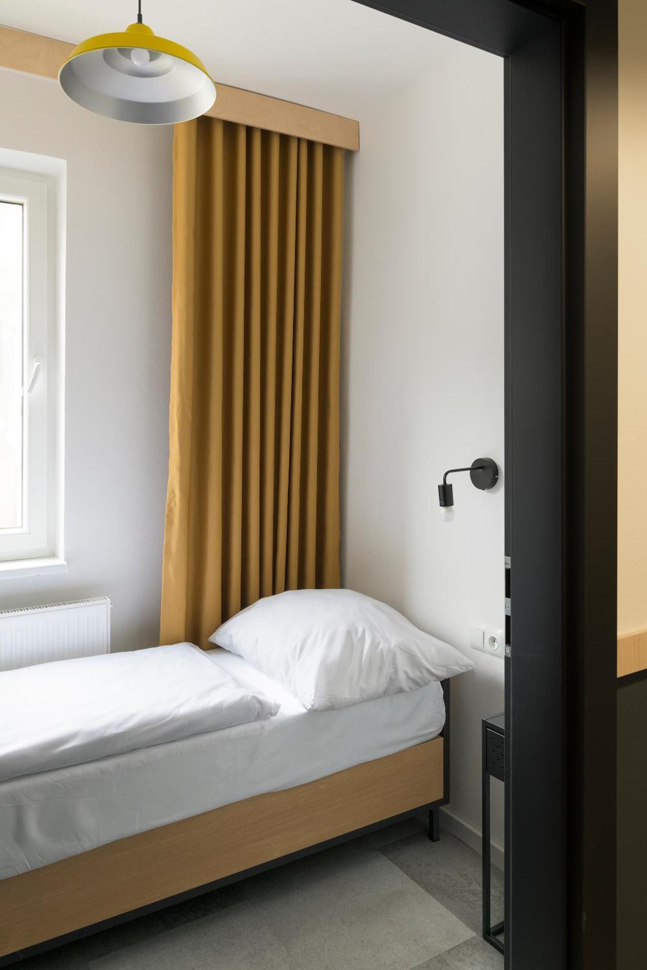 Izy Stay Hostel Bratislava Extérieur photo