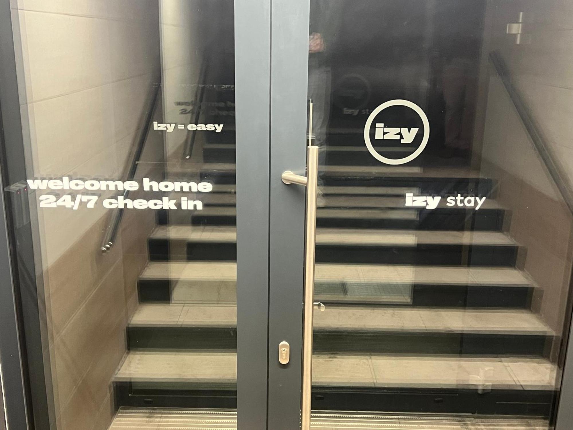 Izy Stay Hostel Bratislava Extérieur photo