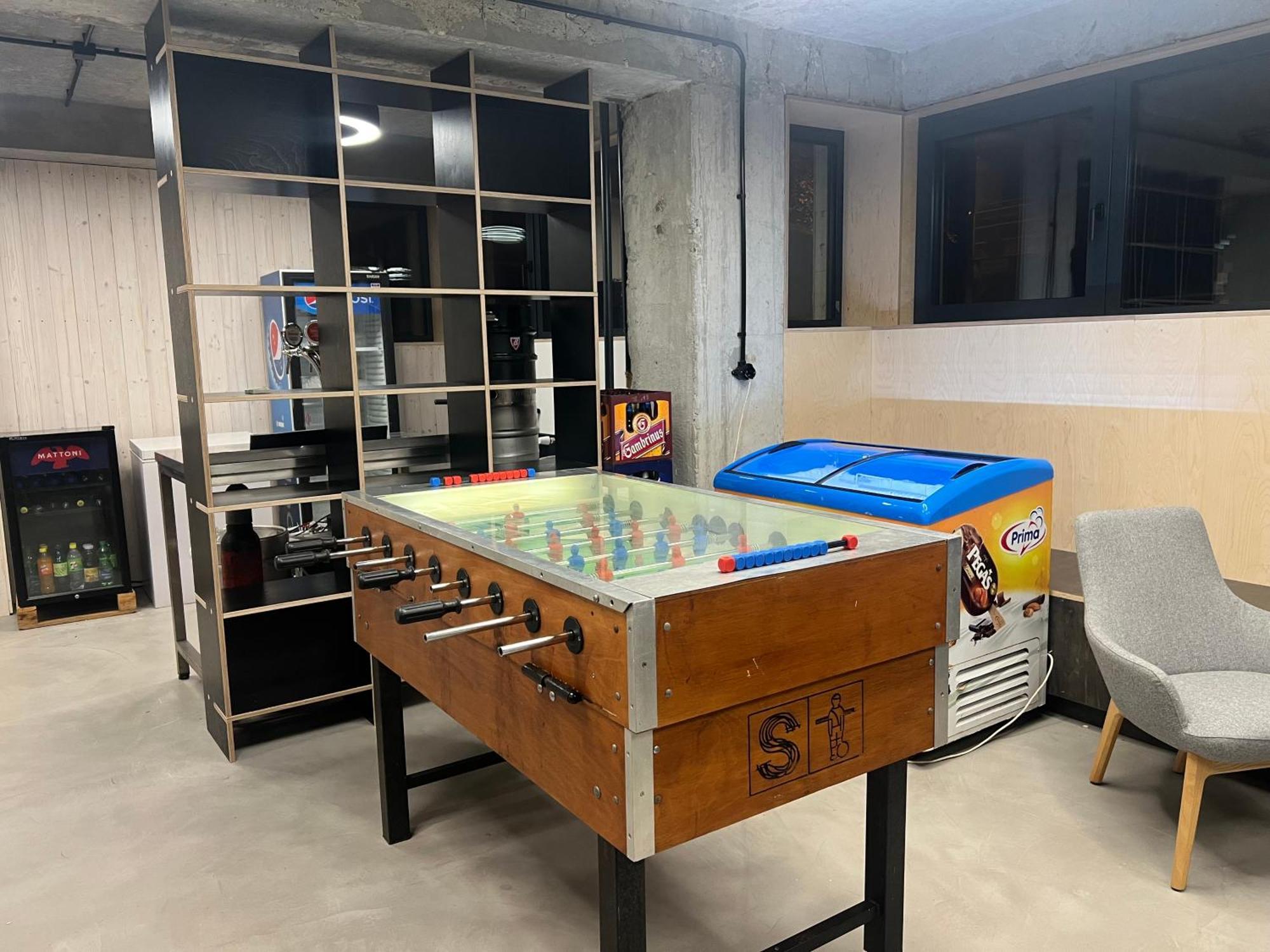 Izy Stay Hostel Bratislava Extérieur photo